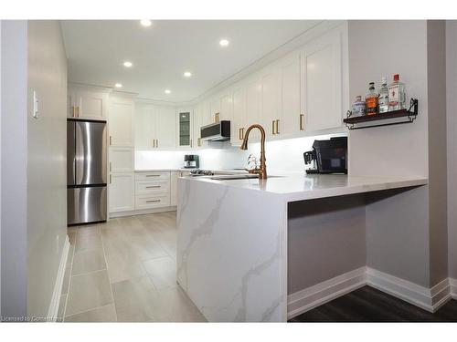 598 Pinedale Avenue, Burlington, ON - Indoor Photo Showing Kitchen With Upgraded Kitchen