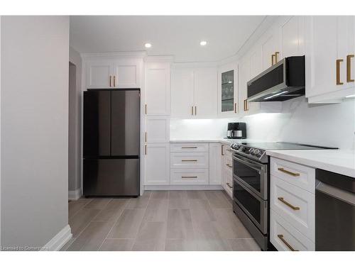 598 Pinedale Avenue, Burlington, ON - Indoor Photo Showing Kitchen With Upgraded Kitchen