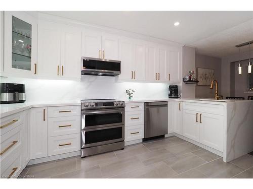 598 Pinedale Avenue, Burlington, ON - Indoor Photo Showing Kitchen With Upgraded Kitchen