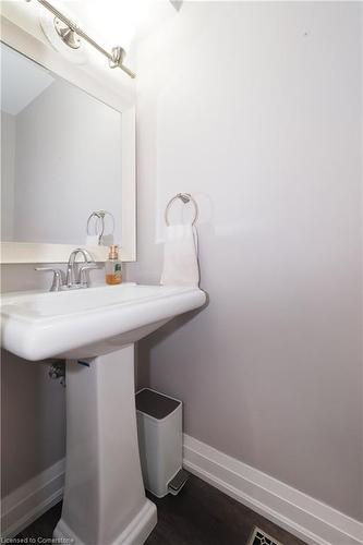 598 Pinedale Avenue, Burlington, ON - Indoor Photo Showing Bathroom