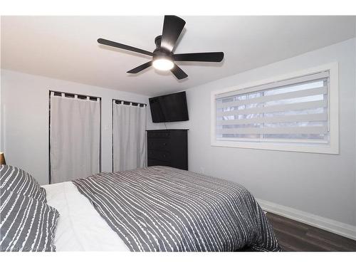 598 Pinedale Avenue, Burlington, ON - Indoor Photo Showing Bedroom