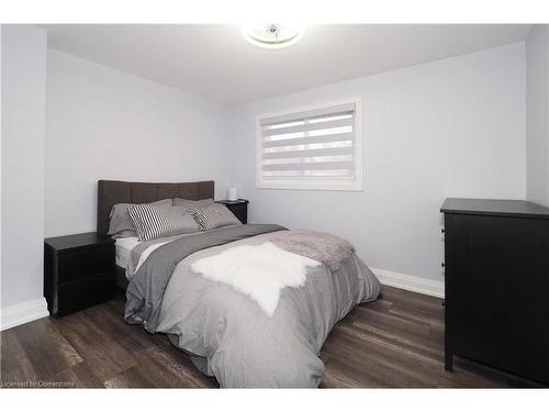 598 Pinedale Avenue, Burlington, ON - Indoor Photo Showing Bedroom