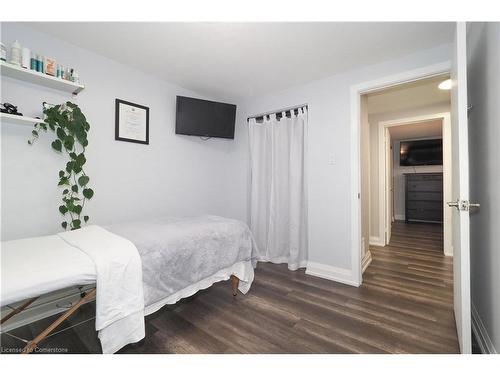 598 Pinedale Avenue, Burlington, ON - Indoor Photo Showing Bedroom