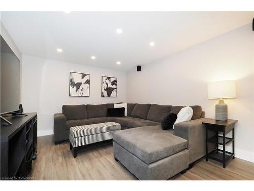 598 Pinedale Avenue, Burlington, ON - Indoor Photo Showing Living Room