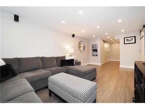 598 Pinedale Avenue, Burlington, ON - Indoor Photo Showing Living Room