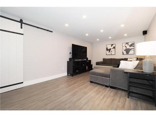 598 Pinedale Avenue, Burlington, ON - Indoor Photo Showing Living Room