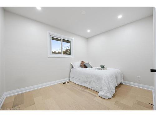 66 Beech Avenue, Cambridge, ON - Indoor Photo Showing Bedroom