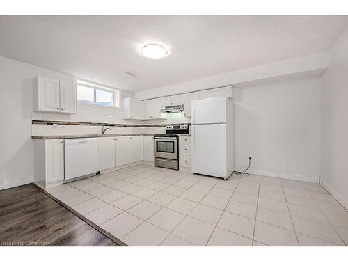 B-286 Carriage Way, Waterloo, ON - Indoor Photo Showing Kitchen