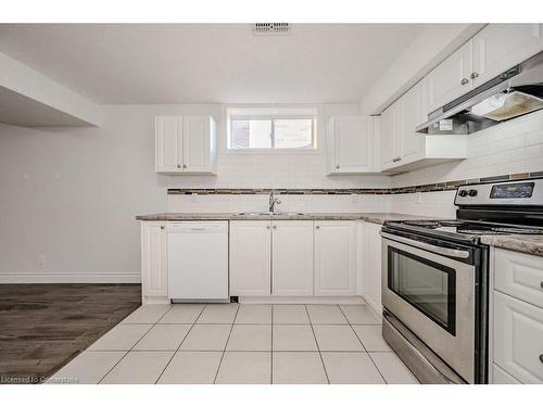 B-286 Carriage Way, Waterloo, ON - Indoor Photo Showing Kitchen With Double Sink