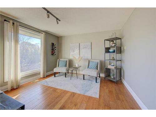 47 Manor Drive, Kitchener, ON - Indoor Photo Showing Living Room