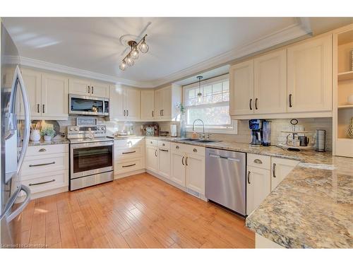 47 Manor Drive, Kitchener, ON - Indoor Photo Showing Kitchen