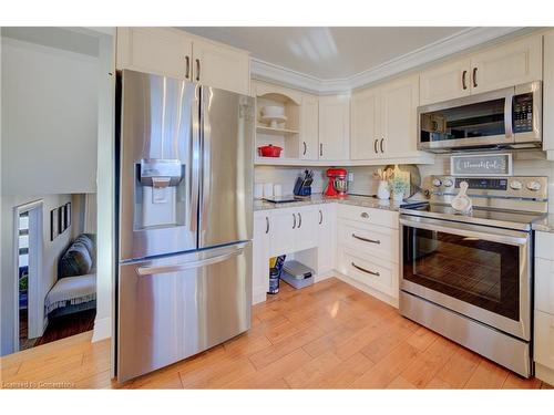 47 Manor Drive, Kitchener, ON - Indoor Photo Showing Kitchen