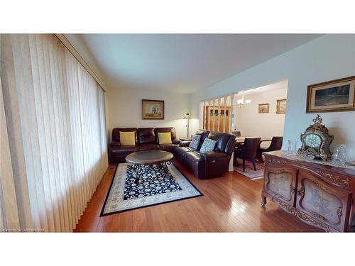 119 Hillbrook Crescent, Kitchener, ON - Indoor Photo Showing Living Room