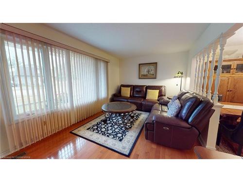 119 Hillbrook Crescent, Kitchener, ON - Indoor Photo Showing Living Room