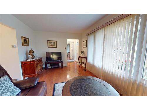 119 Hillbrook Crescent, Kitchener, ON - Indoor Photo Showing Living Room