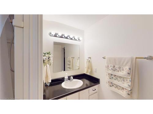 119 Hillbrook Crescent, Kitchener, ON - Indoor Photo Showing Bathroom