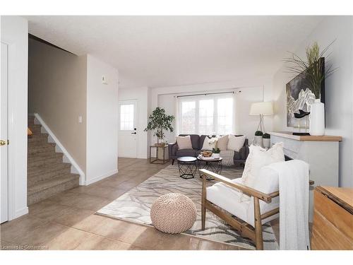 583 Victoria Road N, Guelph, ON - Indoor Photo Showing Living Room