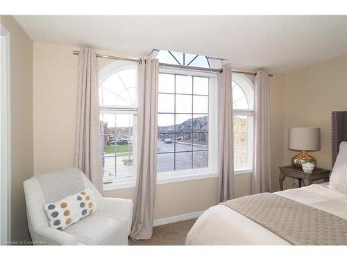 583 Victoria Road N, Guelph, ON - Indoor Photo Showing Bedroom