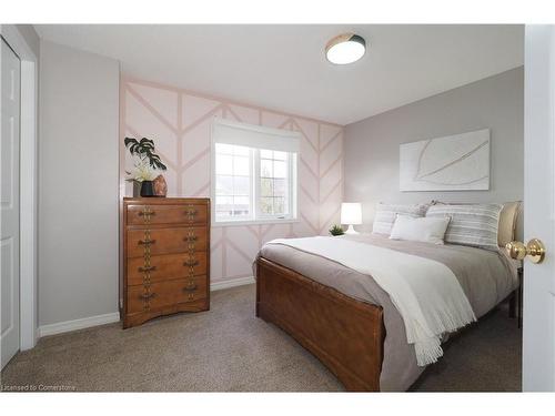 583 Victoria Road N, Guelph, ON - Indoor Photo Showing Bedroom