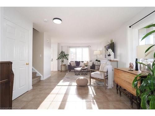 583 Victoria Road N, Guelph, ON - Indoor Photo Showing Living Room