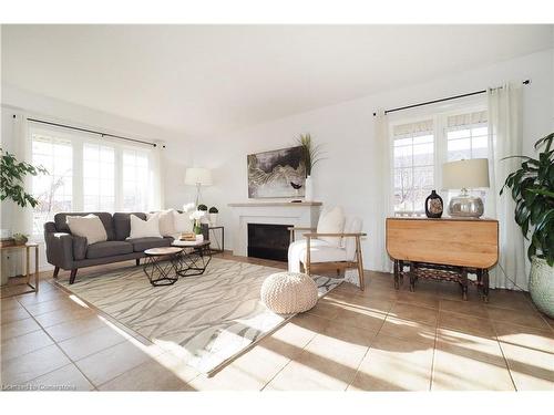 583 Victoria Road N, Guelph, ON - Indoor Photo Showing Living Room