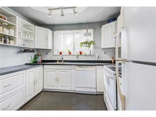 28-201 Silvercreek Parkway N, Guelph, ON - Indoor Photo Showing Kitchen