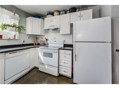 28-201 Silvercreek Parkway N, Guelph, ON - Indoor Photo Showing Kitchen