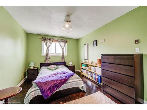 28-201 Silvercreek Parkway N, Guelph, ON - Indoor Photo Showing Bedroom