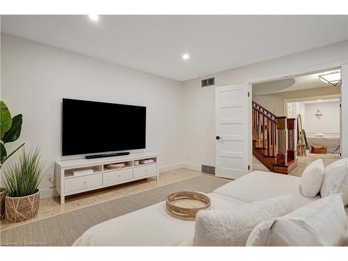 481 Regency Crescent, Waterloo, ON - Indoor Photo Showing Living Room