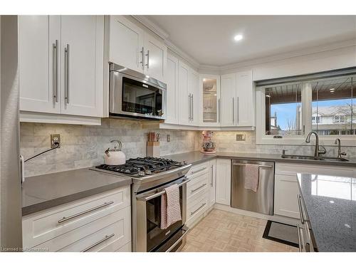 481 Regency Crescent, Waterloo, ON - Indoor Photo Showing Kitchen With Upgraded Kitchen