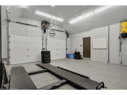 481 Regency Crescent, Waterloo, ON - Indoor Photo Showing Garage