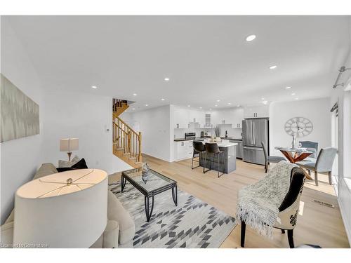 265 Pineglen Crescent, Kitchener, ON - Indoor Photo Showing Living Room