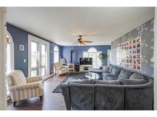 58 Shakespeare Street, Stratford, ON - Indoor Photo Showing Living Room