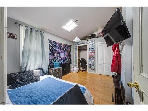 58 Shakespeare Street, Stratford, ON - Indoor Photo Showing Bedroom