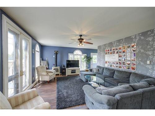 58 Shakespeare Street, Stratford, ON - Indoor Photo Showing Living Room