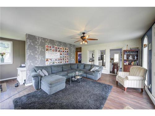 58 Shakespeare Street, Stratford, ON - Indoor Photo Showing Living Room