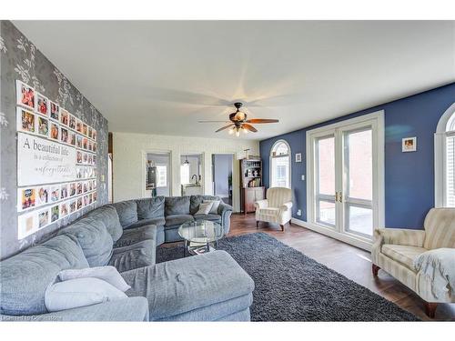 58 Shakespeare Street, Stratford, ON - Indoor Photo Showing Living Room