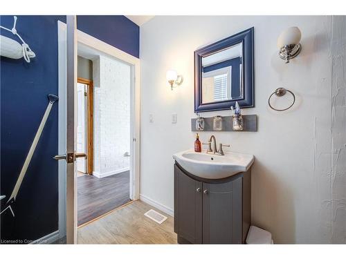 58 Shakespeare Street, Stratford, ON - Indoor Photo Showing Bathroom