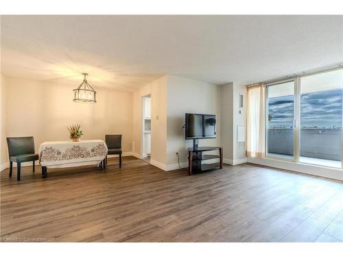 710-44 Falby Court, Ajax, ON - Indoor Photo Showing Living Room