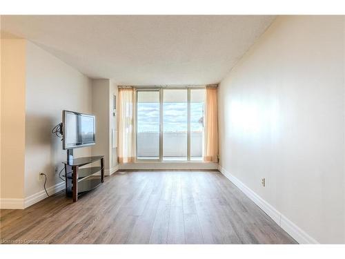 710-44 Falby Court, Ajax, ON - Indoor Photo Showing Other Room