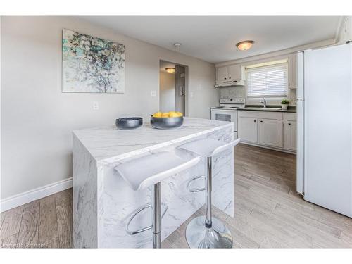 A-207 Foxhunt Road, Waterloo, ON - Indoor Photo Showing Kitchen