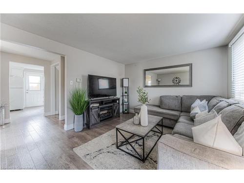 A-207 Foxhunt Road, Waterloo, ON - Indoor Photo Showing Living Room