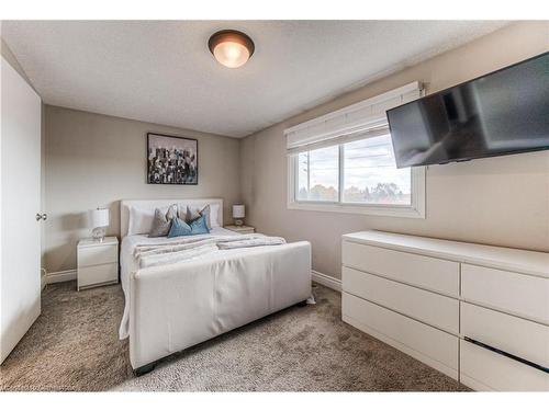 A-207 Foxhunt Road, Waterloo, ON - Indoor Photo Showing Bedroom