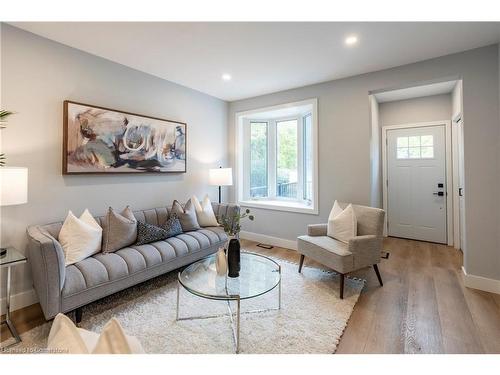 105 Lancaster Street W, Kitchener, ON - Indoor Photo Showing Living Room