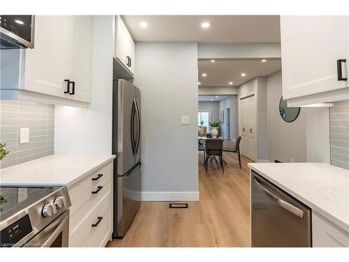 105 Lancaster Street W, Kitchener, ON - Indoor Photo Showing Kitchen