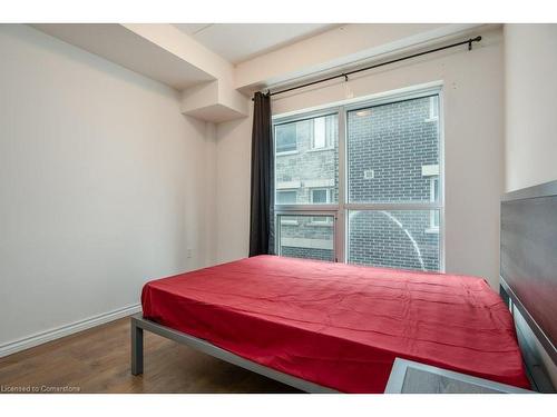 F215-275 Larch Street, Waterloo, ON - Indoor Photo Showing Bedroom