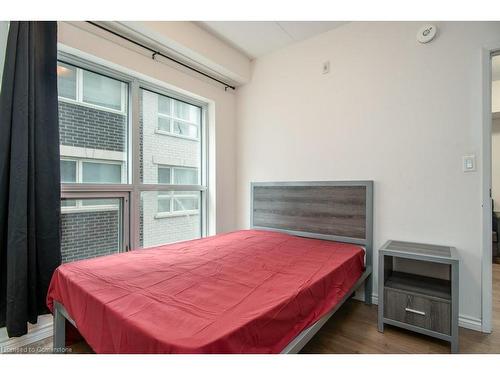 F215-275 Larch Street, Waterloo, ON - Indoor Photo Showing Bedroom