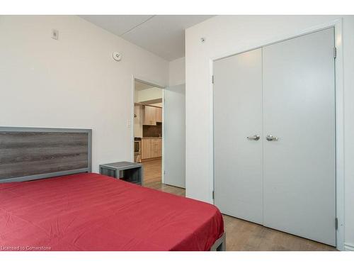 F215-275 Larch Street, Waterloo, ON - Indoor Photo Showing Bedroom