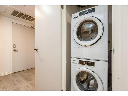 F215-275 Larch Street, Waterloo, ON - Indoor Photo Showing Laundry Room