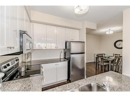 807-170 Water Street N, Cambridge, ON - Indoor Photo Showing Kitchen